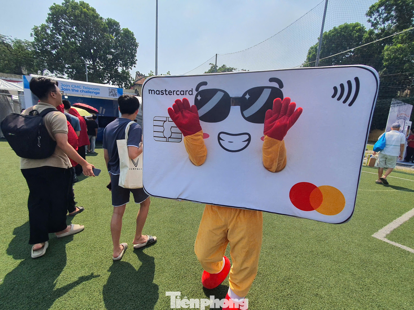 Là một trong những đơn vị gắn bó với Ngày Thẻ Việt Nam - Sóng Festival, đến với sự kiện năm nay, gian hàng của Mastercard mang đến trải nghiệm check – in và chia sẻ trên mạng xã hội, để được nhận những phần quà hấp dẫn từ gian hàng.