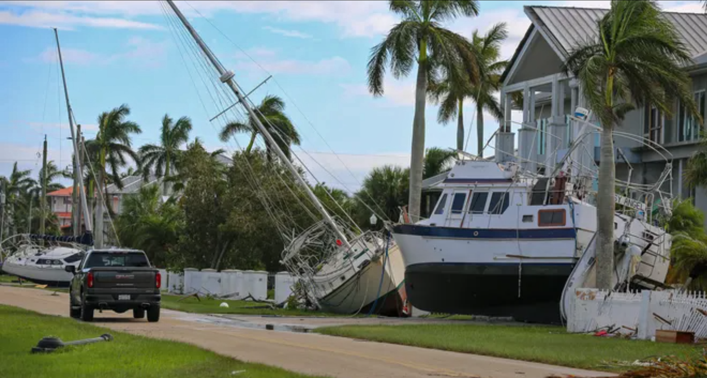 Siêu bão với sức gió kinh hoàng, đã phá hủy hàng loạt du thuyền đắt đỏ, và khiến chúng “chạy loạn” trên đường. Ảnh: Getty Images.