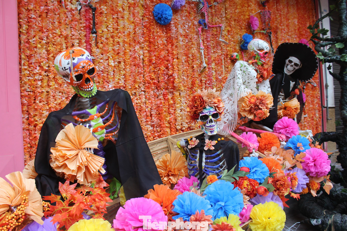 Dịp halloween, phố Hàng Mã ở quận Hoàn Kiếm luôn là điểm đến check-in hàng đầu của giới trẻ và du khách.