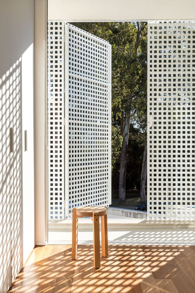 Ngôi mang xu hướng tối giản, nên các đồ trang trí không cần thiết được tiết chế.