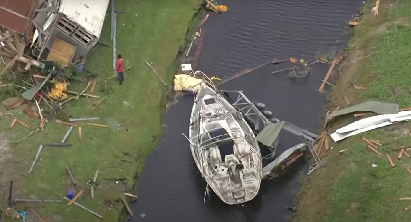 Siêu bão với sức gió kinh hoàng, đã phá hủy hàng loạt du thuyền đắt đỏ, và khiến chúng “chạy loạn” trên đường. Ảnh: Getty Images.