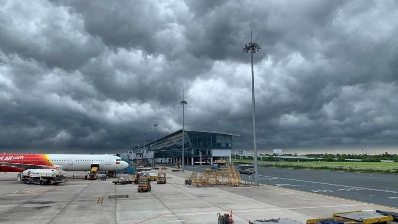 Cục Hàng không Việt Nam yêu cầu các sân bay nằm trong vùng ảnh hưởng bão triển khai ngay các phương án. Cục Hàng không Việt Nam yêu cầu các sân bay nằm trong vùng ảnh hưởng bão triển khai ngay các phương án.