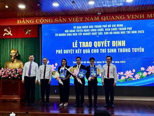 Những viên chức đầu tiên trúng tuyển từ nguồn sinh viên tốt nghiệp xuất sắc năm 2023 tại TP HCM