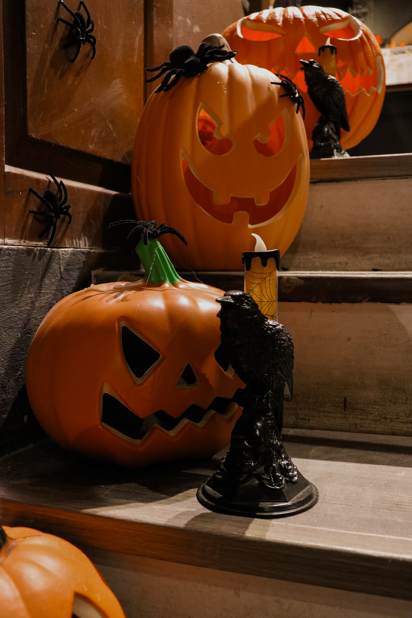 Bên cạnh các con phố và trung tâm thương mại, nhiều quán cà phê tại Hà Nội cũng trang trí theo phong cách rùng rợn để kịp “bắt trend” halloween. Nguồn: Nona Cafe &amp; Boardgame.