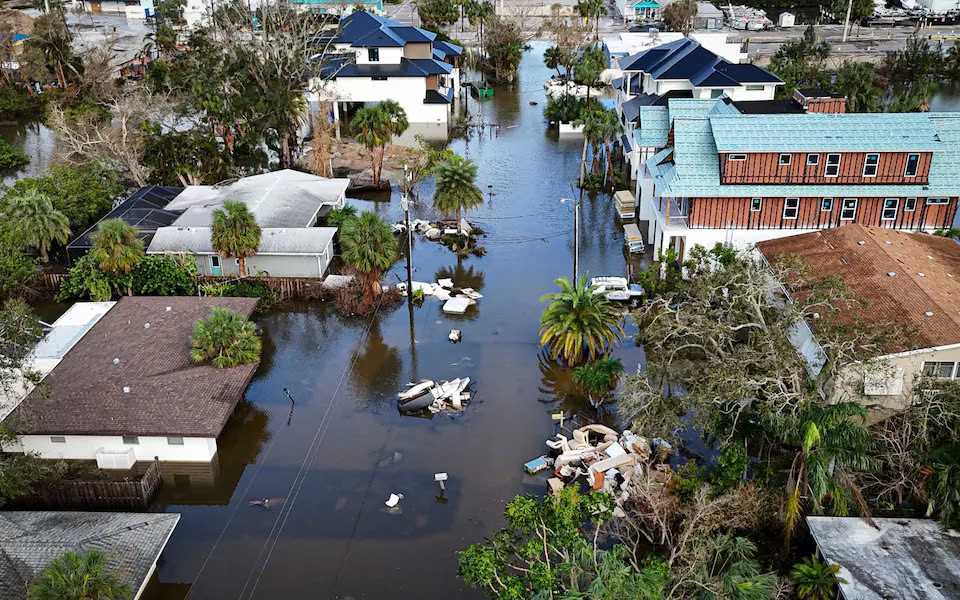Nước lũ nhấn chìm một khu phố ở Punta Gorda vào thứ năm. Ảnh: Getty.