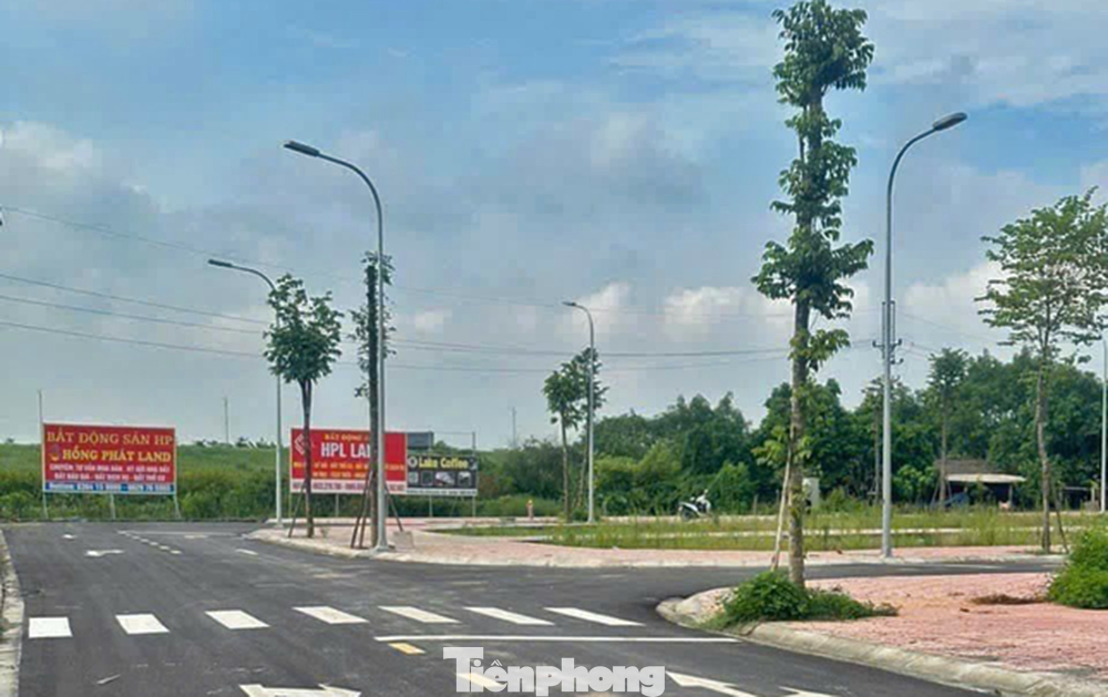 Khảo sát thực tế, không chỉ Hà Nội mà thị trường đất đấu giá ở nhiều tỉnh ven đô, cũng có sự sôi động không kém. Khảo sát thực tế, không chỉ Hà Nội mà thị trường đất đấu giá ở nhiều tỉnh ven đô, cũng có sự sôi động không kém.