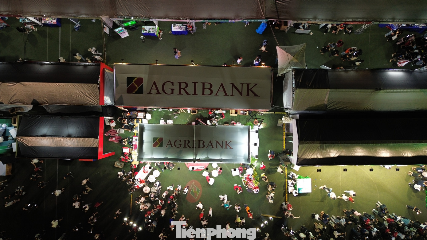 Sự kiện năm nay diễn ra với chủ đề “Sống chill, thanh toán chất” với sự tham gia của hơn 100 gian hàng cùng 26 ngân hàng thương mại, tổ chức tài chính, tổ chức thẻ quốc tế. Sự kiện khẳng định xu thế CMCN 4.0, cho thấy sự chuyển biến mạnh mẽ về nhận thức, thay đổi hành vi, thúc đẩy sử dụng thẻ ngân hàng cũng như thanh toán số...