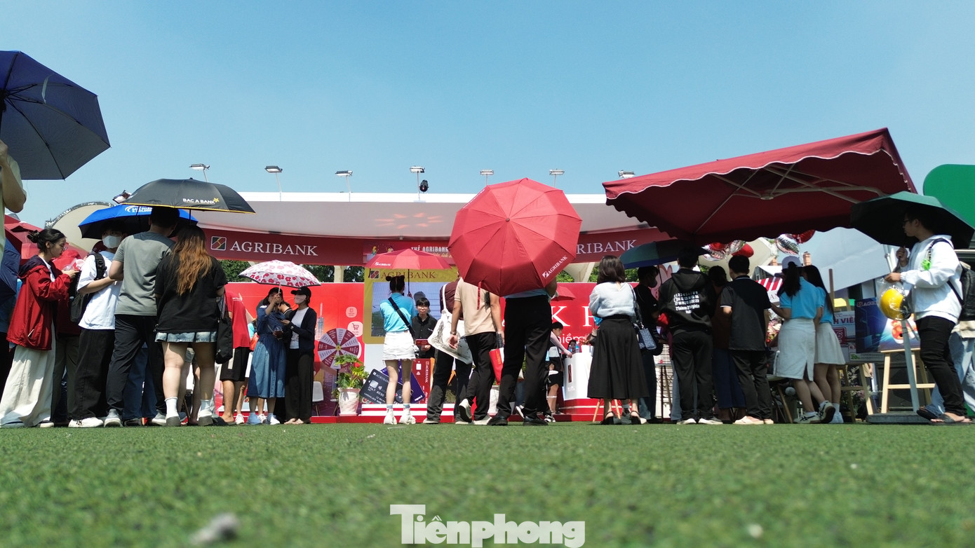 Sự kiện năm nay diễn ra với chủ đề “Sống chill, thanh toán chất” với sự tham gia của hơn 100 gian hàng cùng 26 ngân hàng thương mại, tổ chức tài chính, tổ chức thẻ quốc tế. Sự kiện khẳng định xu thế CMCN 4.0, cho thấy sự chuyển biến mạnh mẽ về nhận thức, thay đổi hành vi, thúc đẩy sử dụng thẻ ngân hàng cũng như thanh toán số...