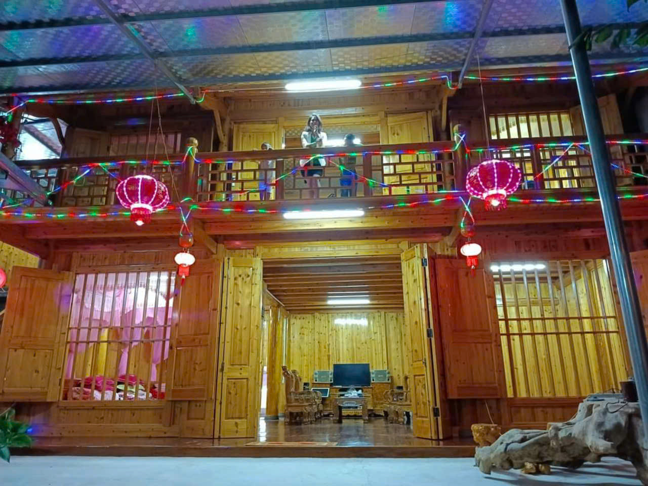 Nhận thấy khó khăn của du khách, nhiều homestay trên địa bàn Hà Giang quyết định cho thuê phòng, và nấu ăn miễn phí cho du khách mắc kẹt do tắc đường.