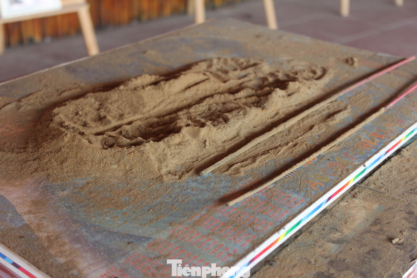 Không chỉ hấp dẫn khách du lịch quốc tế, làng hương Quảng Phú Cầu còn trở thành dự án nghiên cứu của nhóm sinh viên K17, chuyên ngành truyền thông đa phương tiện, Đại học FPT.