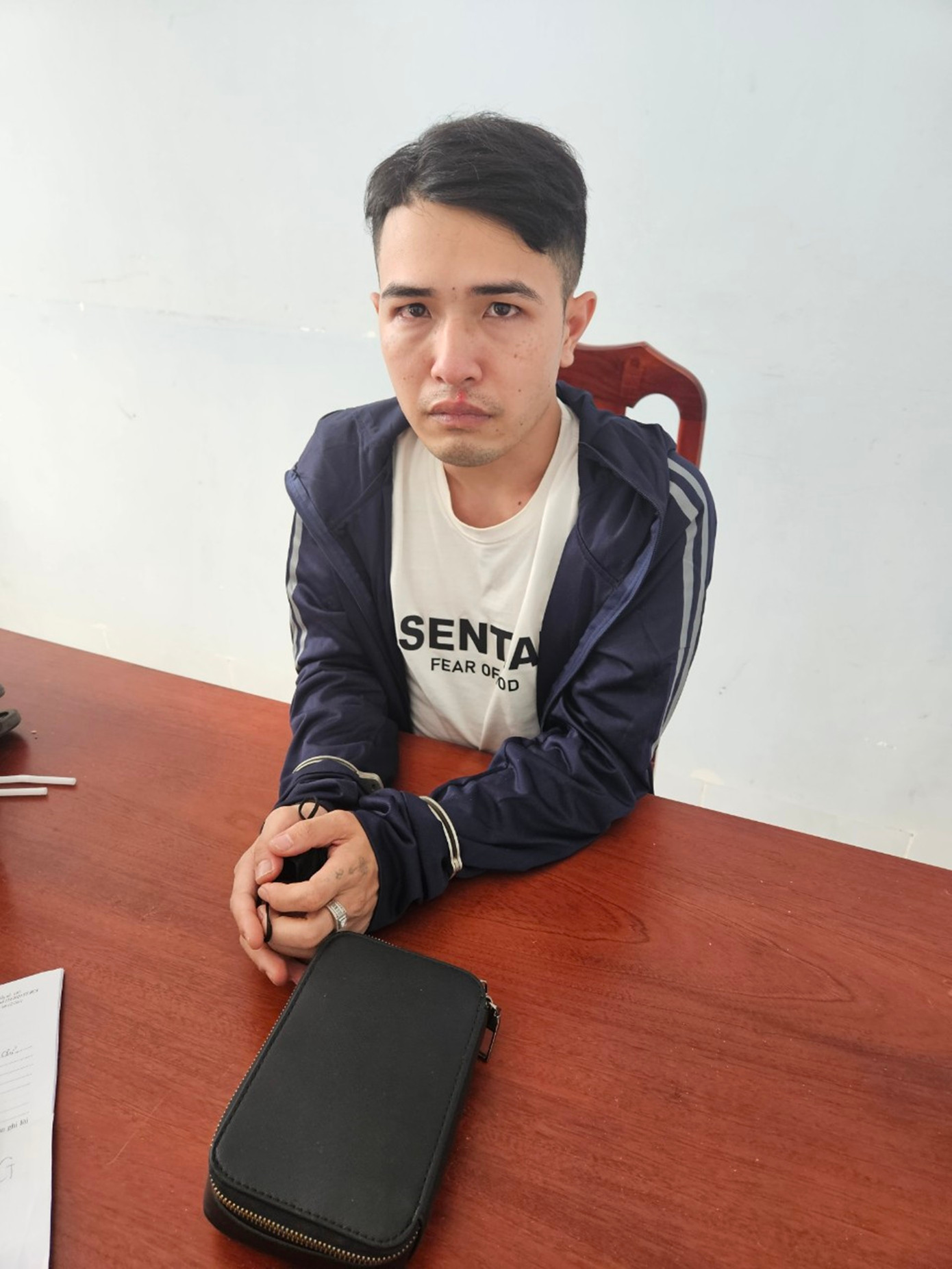 Đối tượng Bùi Thanh Tùng tại cơ quan chức năng.