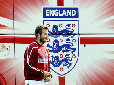 David Beckham tới sân tập Colney của Arsenal ở London trong đợt tập trung cùng đội tuyển Anh, anh sẽ lập kỷ lục 110 lần khoác áo tuyển Tam sư nếu được ra sân trong trận giao hữu với Slovakia đêm thứ 7 tuần này / ảnh Action Images.