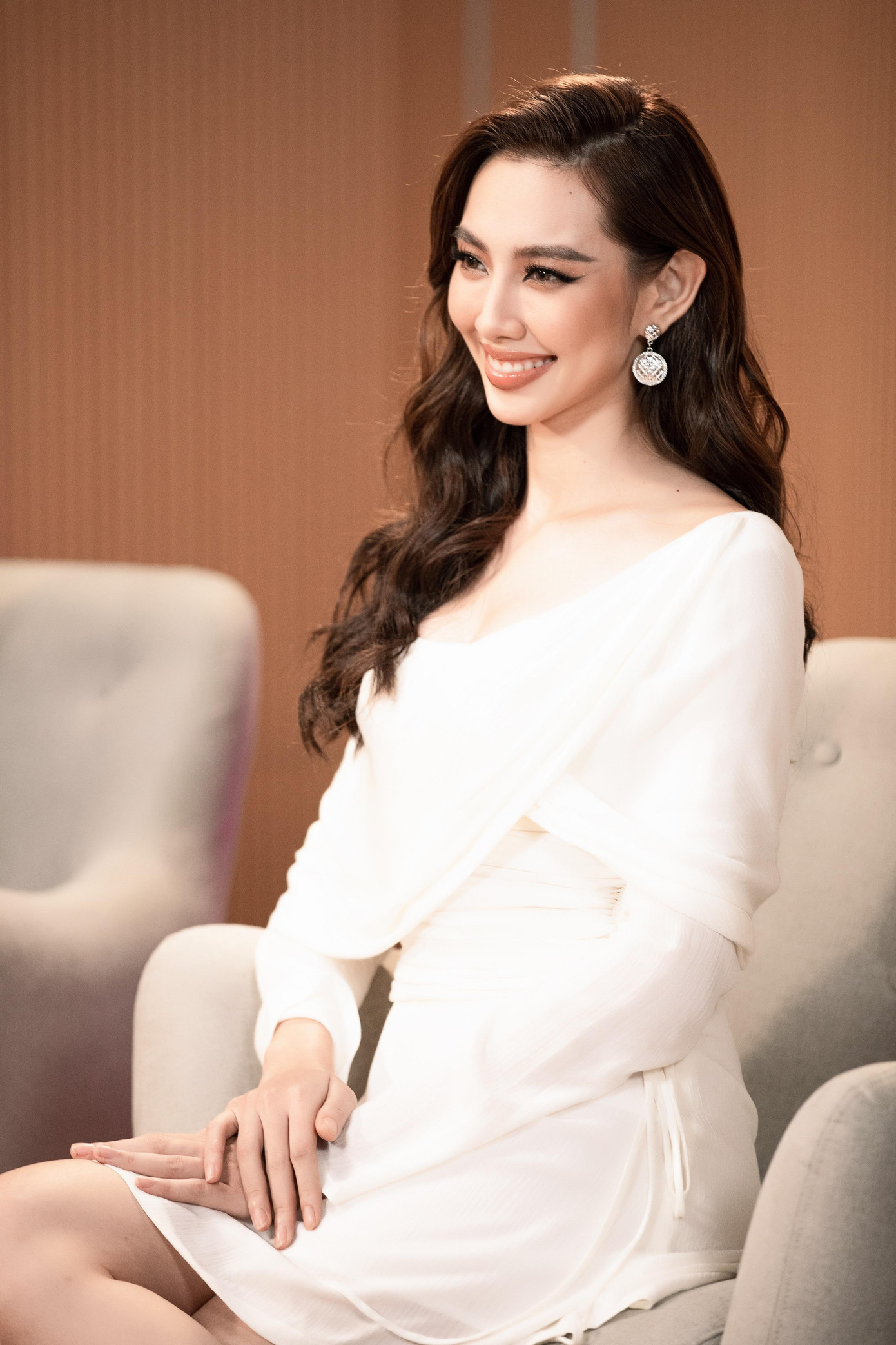 Thuỳ Tiên xinh đẹp trong buổi giao lưu. Thuỳ Tiên xinh đẹp trong buổi giao lưu.