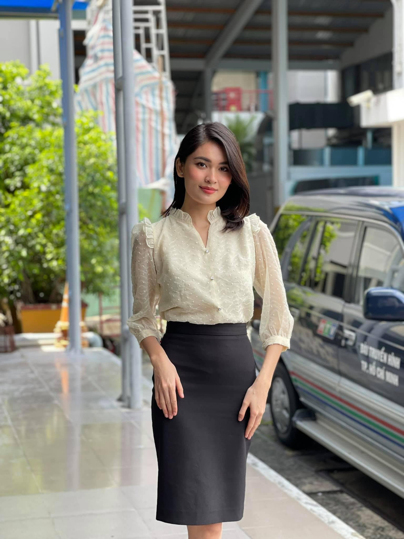 Á hậu Thùy Dung thanh lịch, tinh tế trên trường quay HTV. Á hậu Thùy Dung thanh lịch, tinh tế trên trường quay HTV.