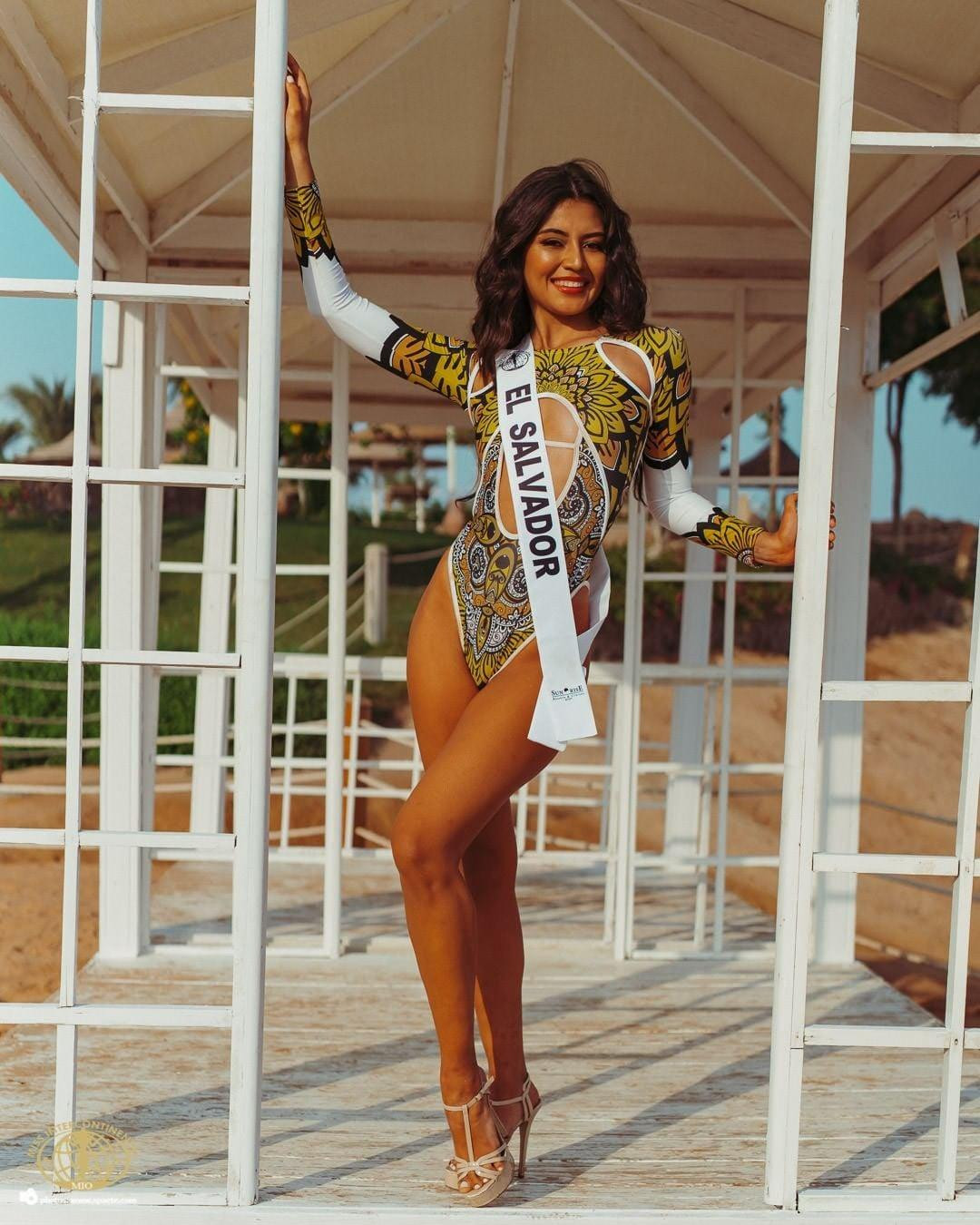 Mặc dù có chất lượng thí sinh đồng đều, tuy nhiên ngay trong hoạt động đầu tiên cuộc thi Hoa hậu Liên lục địa 2021 đã nhận phải sự chỉ trích của khán giả khi BTC để các thí sinh tự do tạo dáng một cách phản cảm và 'khó đỡ'. Mặc dù có chất lượng thí sinh đồng đều, tuy nhiên ngay trong hoạt động đầu tiên cuộc thi Hoa hậu Liên lục địa 2021 đã nhận phải sự chỉ trích của khán giả khi BTC để các thí sinh tự do tạo dáng một cách phản cảm và 'khó đỡ'.