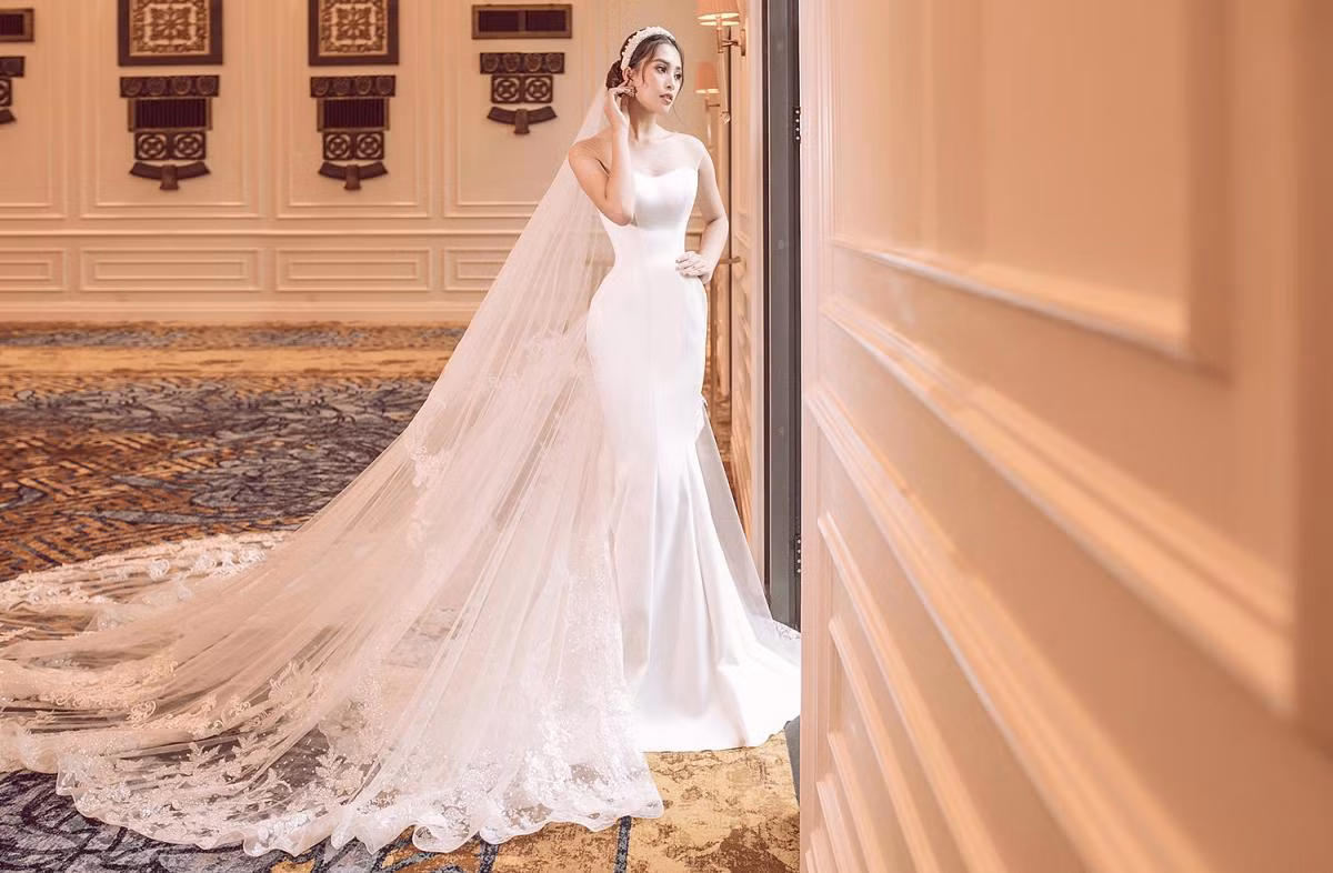 Có thể nói Hoa hậu Việt Nam 2018 là một trong những mỹ nhân xinh đẹp nhất showbiz khi diện váy cô dâu.