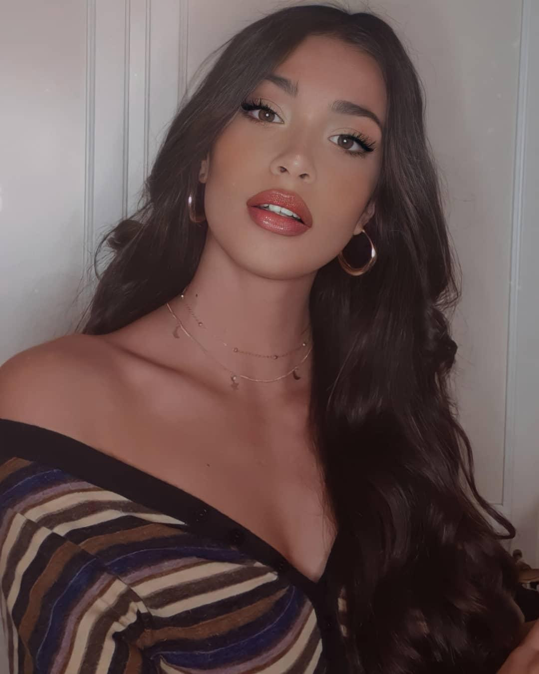 Cô sẽ đại diện cho quốc gia tham dự cuộc thi Miss Earth 2021 dự kiến tổ chức vào cuối năm nay. Cô sẽ đại diện cho quốc gia tham dự cuộc thi Miss Earth 2021 dự kiến tổ chức vào cuối năm nay.