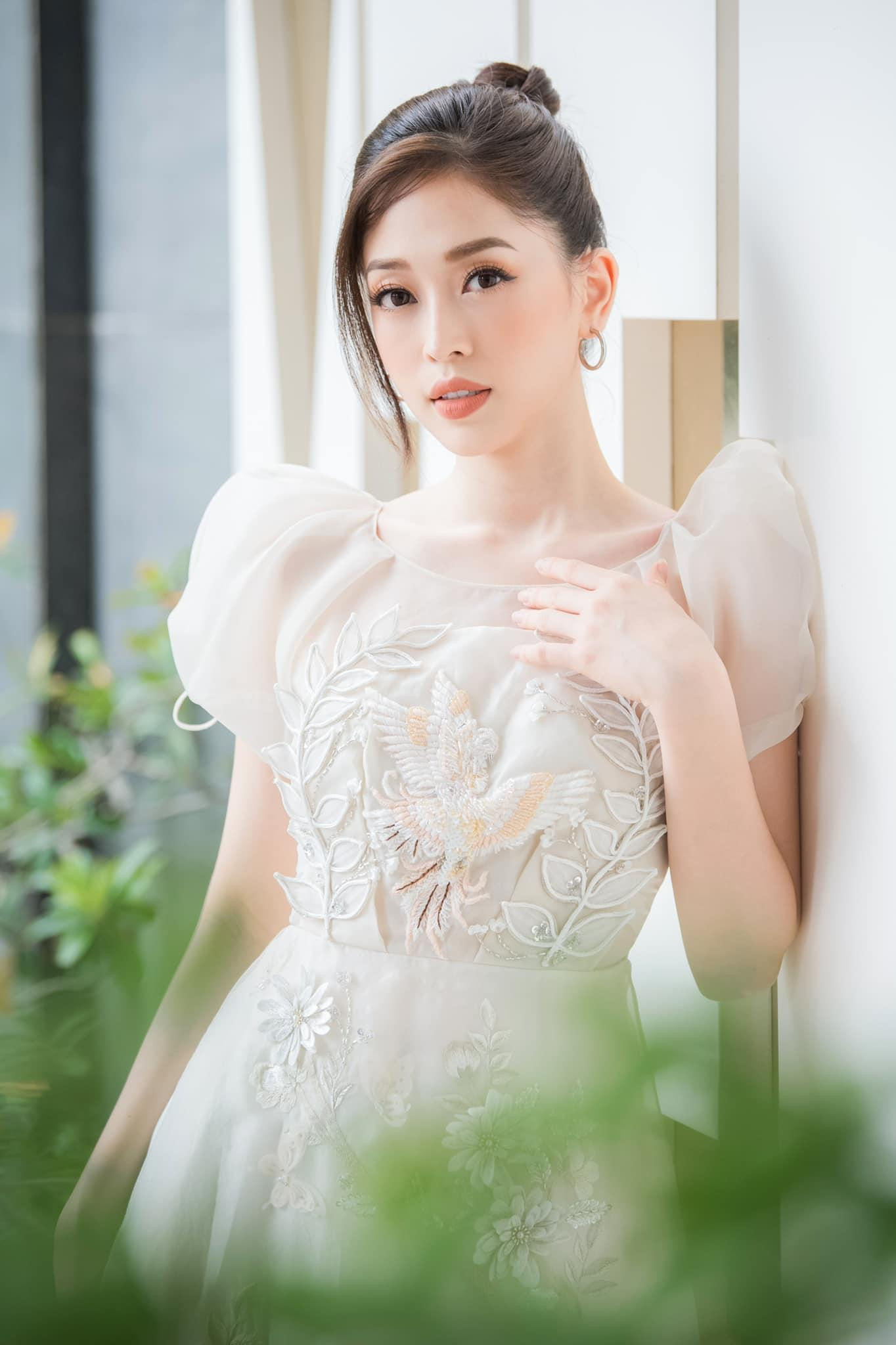 Người đẹp khiến các fans &apos;xiêu lòng&apos; vì nhan sắc quá đỗi ngọt ngào và xinh đẹp của mình.