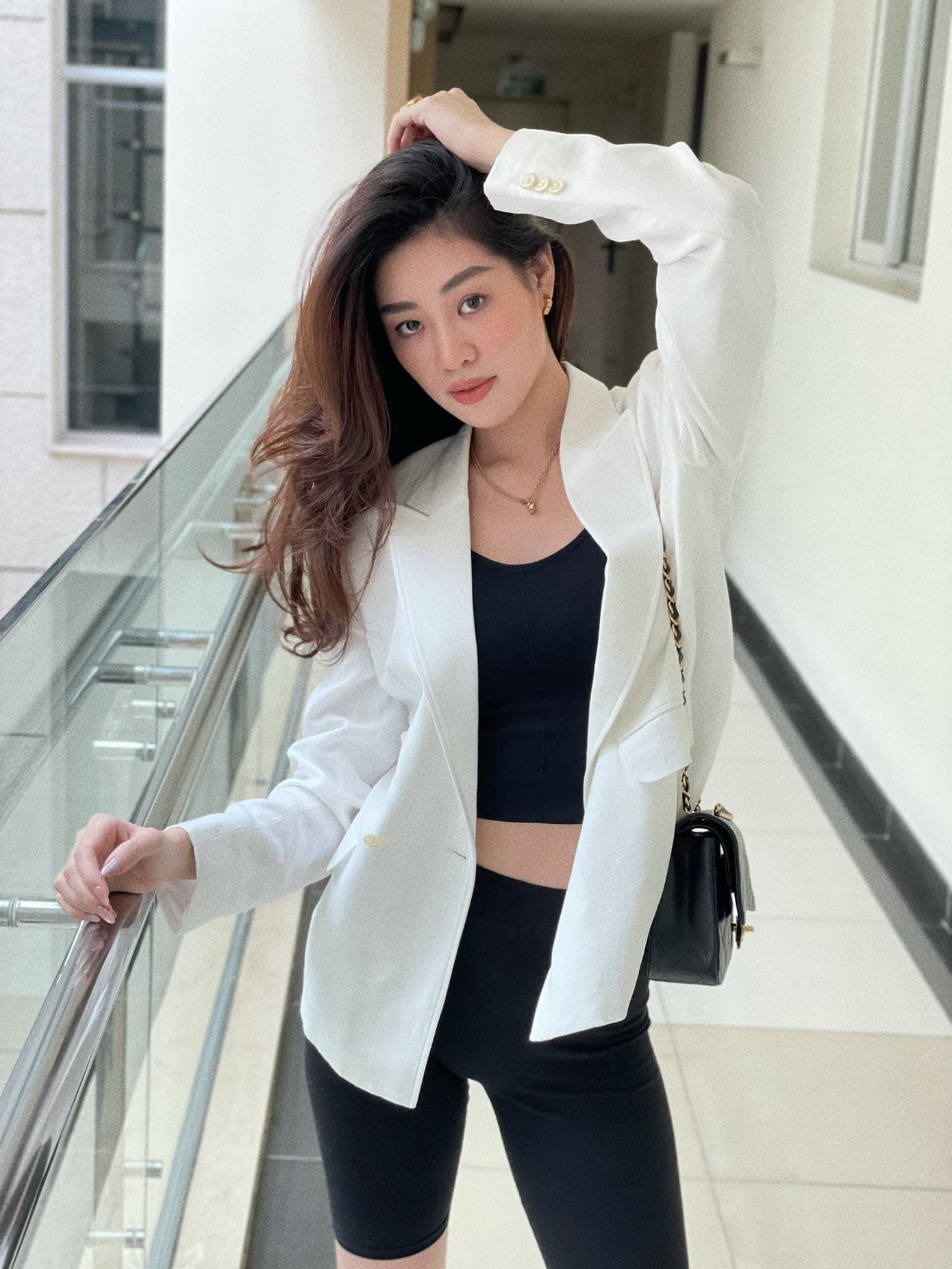 Hoa hậu Khánh Vân diện trang phục thể thao khoe eo thon quyến rũ. Hoa hậu Khánh Vân diện trang phục thể thao khoe eo thon quyến rũ.