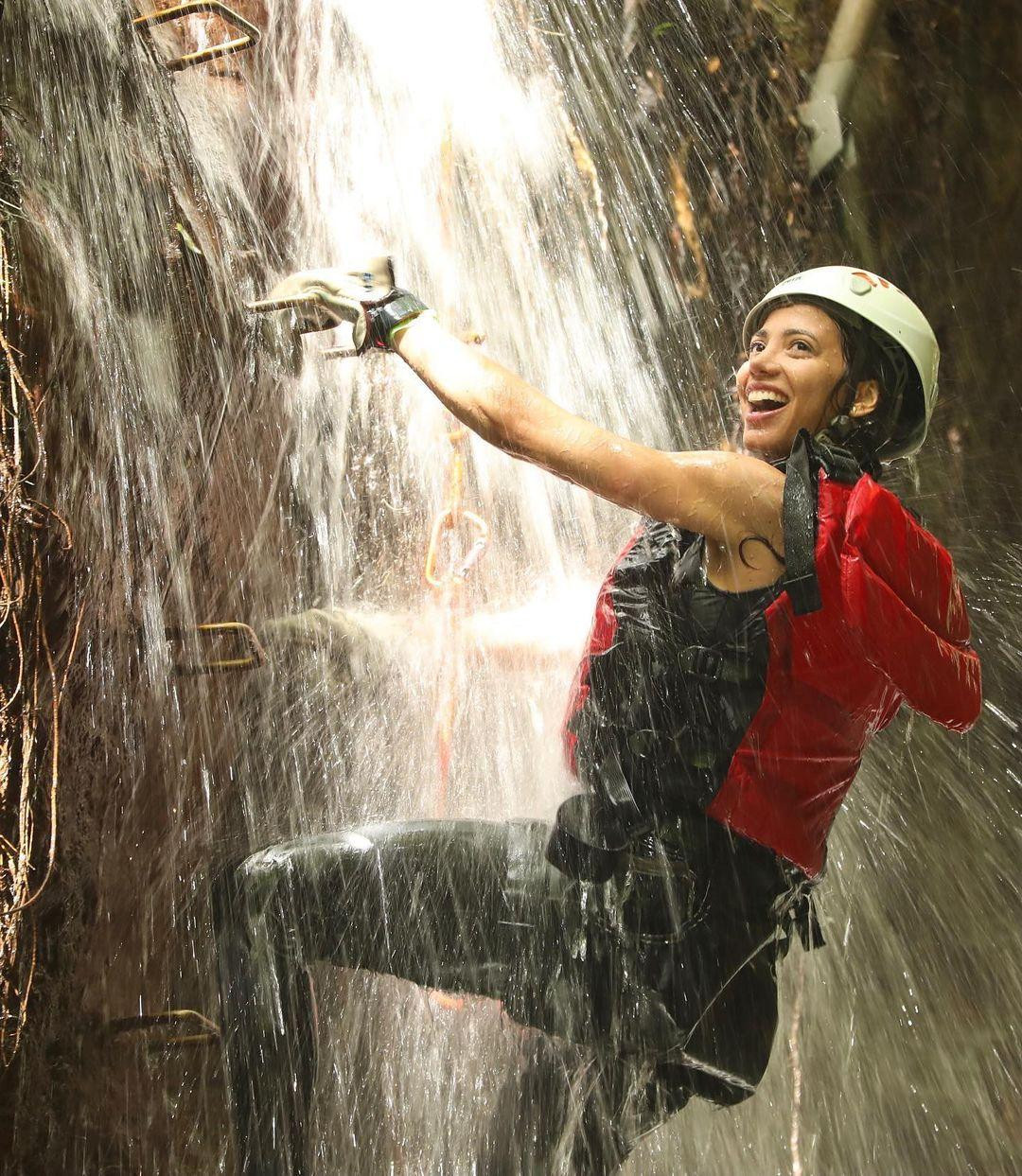 María đã thành lập một tổ chức phi chính phủ về môi trường. Cô cũng có sở thích là các môn thể thao mạo hiểm, hoà mình vào thiên nhiên.