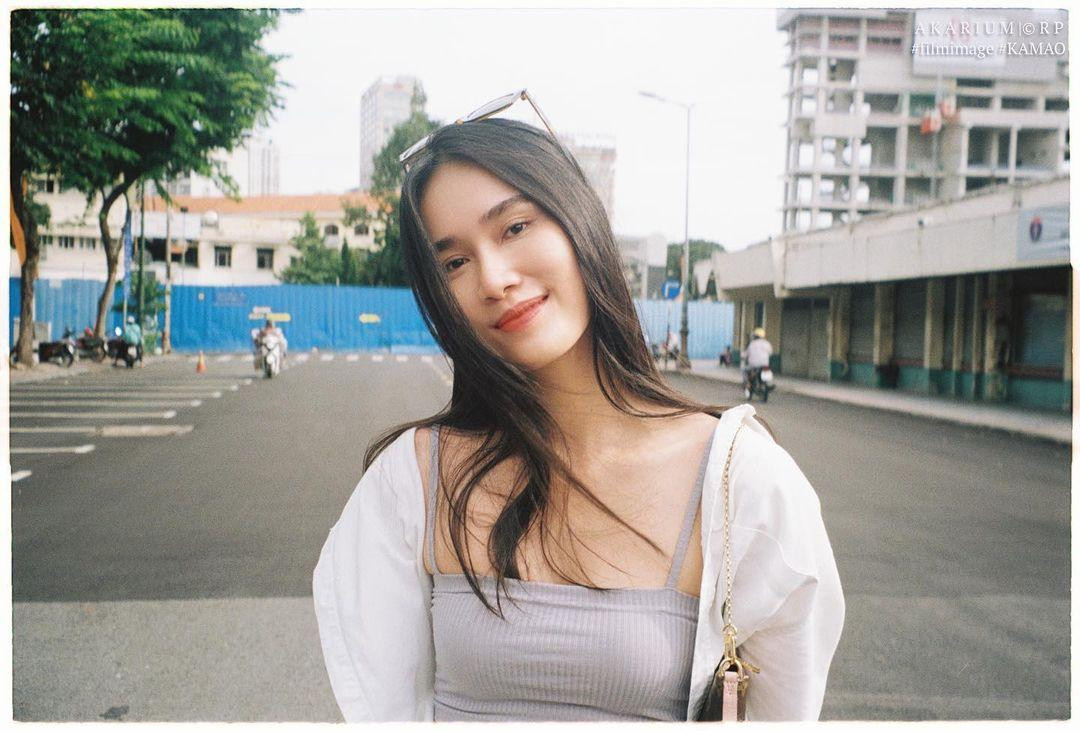 Á hậu Phương Anh xuống phố với set đồ năng động, cá tính. Á hậu Phương Anh xuống phố với set đồ năng động, cá tính.