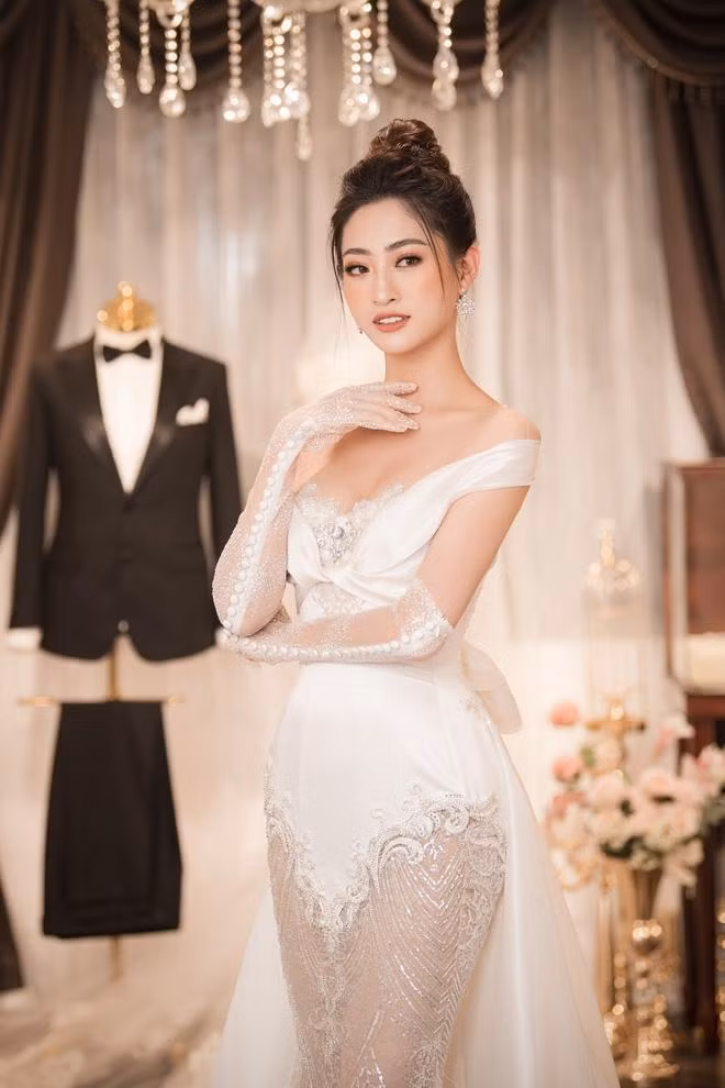 Nhan sắc hoàn hảo của Lương Thùy Linh khi mặc váy cưới khiến bất kỳ ai ngắm nhìn cũng phải xao xuyến.
