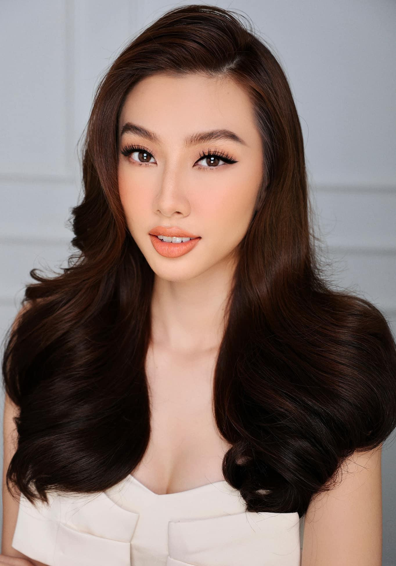 Cô đang tích cực thử nghiệm nhiều phong cách make-up trước khi đến với cuộc thi Miss Grand. Cô đang tích cực thử nghiệm nhiều phong cách make-up trước khi đến với cuộc thi Miss Grand.