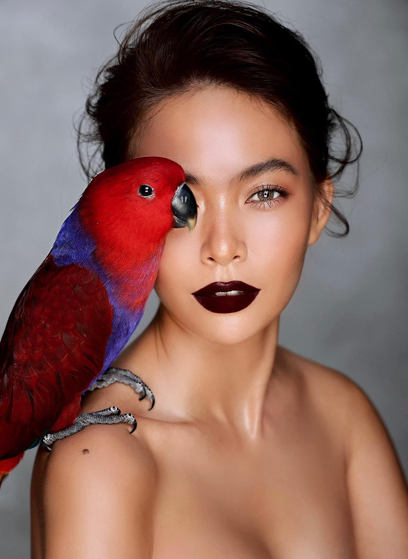 Á hậu Mâu Thuỷ bán nude gợi cảm trong bộ ảnh nghệ thuật mới. Á hậu Mâu Thuỷ bán nude gợi cảm trong bộ ảnh nghệ thuật mới.