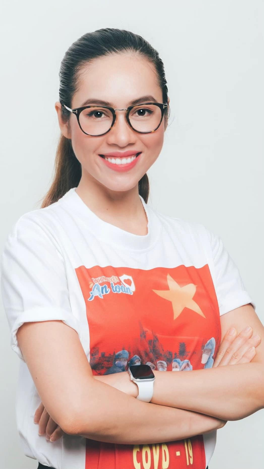 Á hậu Hoàng My được Hội Liên hiệp Thanh niên Việt Nam TP. HCM khen tặng vì tích cực tham gia công tác tình nguyện viên chống dịch COVID-19.