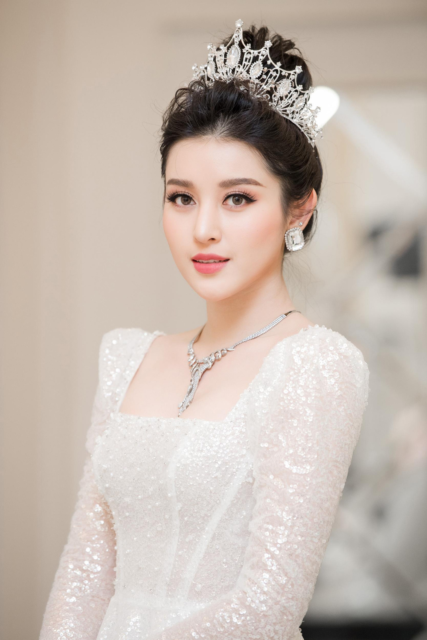 Huyền My sẽ trở thành một cô dâu hoàn hảo với những bối cảnh xa hoa, lộng lẫy như trong truyện cổ tích.