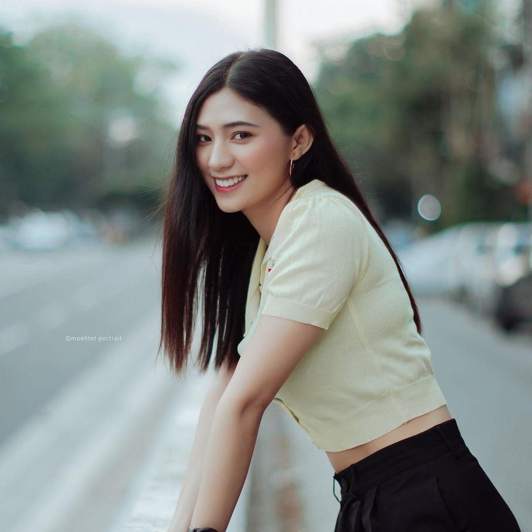 Linn Htet Htet Kyaw cũng tham dự cuộc thi World Beauty Queen 2019 và giành giải thưởng People’s Choice Awards. Linn Htet Htet Kyaw cũng tham dự cuộc thi World Beauty Queen 2019 và giành giải thưởng People’s Choice Awards.