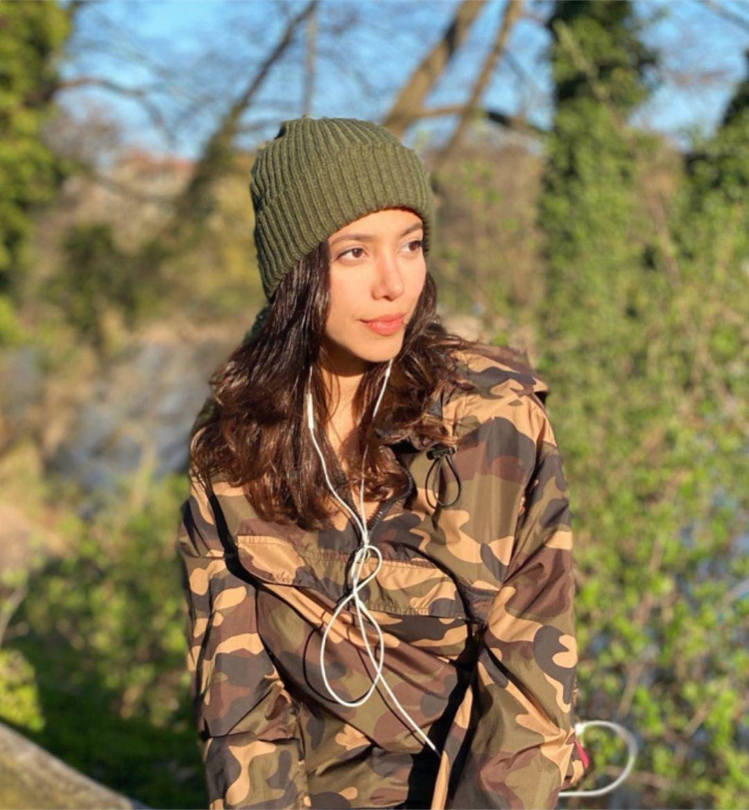 María từng thi Miss Earth Venezuela 2017 và có mặt ở top 7 chung cuộc. Sau đó, cô tiếp tục tham gia cuộc thi Miss Continents United 2017 và lọt vào top 10.