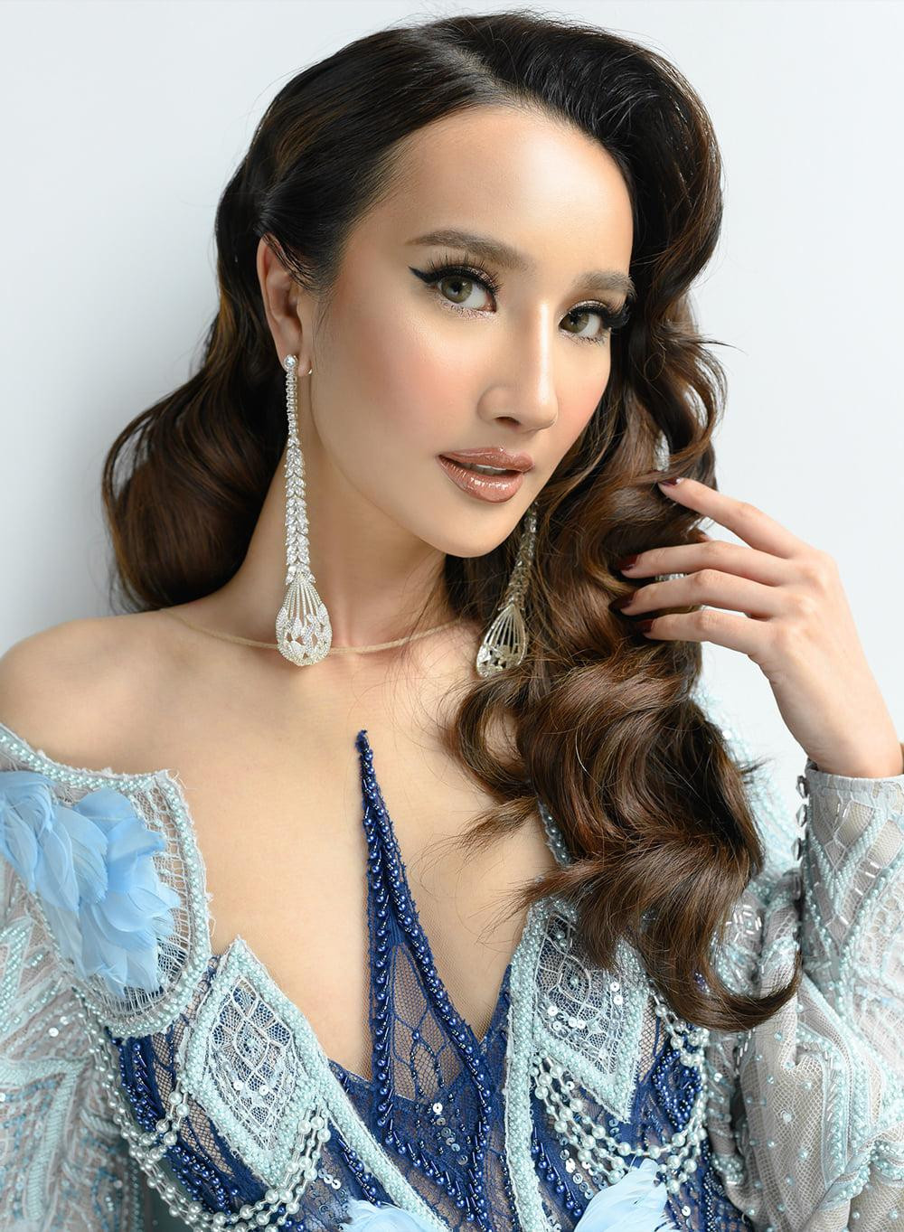 Hoa hậu Indonesia Bella Sant với vẻ đẹp sắc sảo, quyến rũ cũng khiến các thí sinh khác phải dè chừng. Hoa hậu Indonesia Bella Sant với vẻ đẹp sắc sảo, quyến rũ cũng khiến các thí sinh khác phải dè chừng.