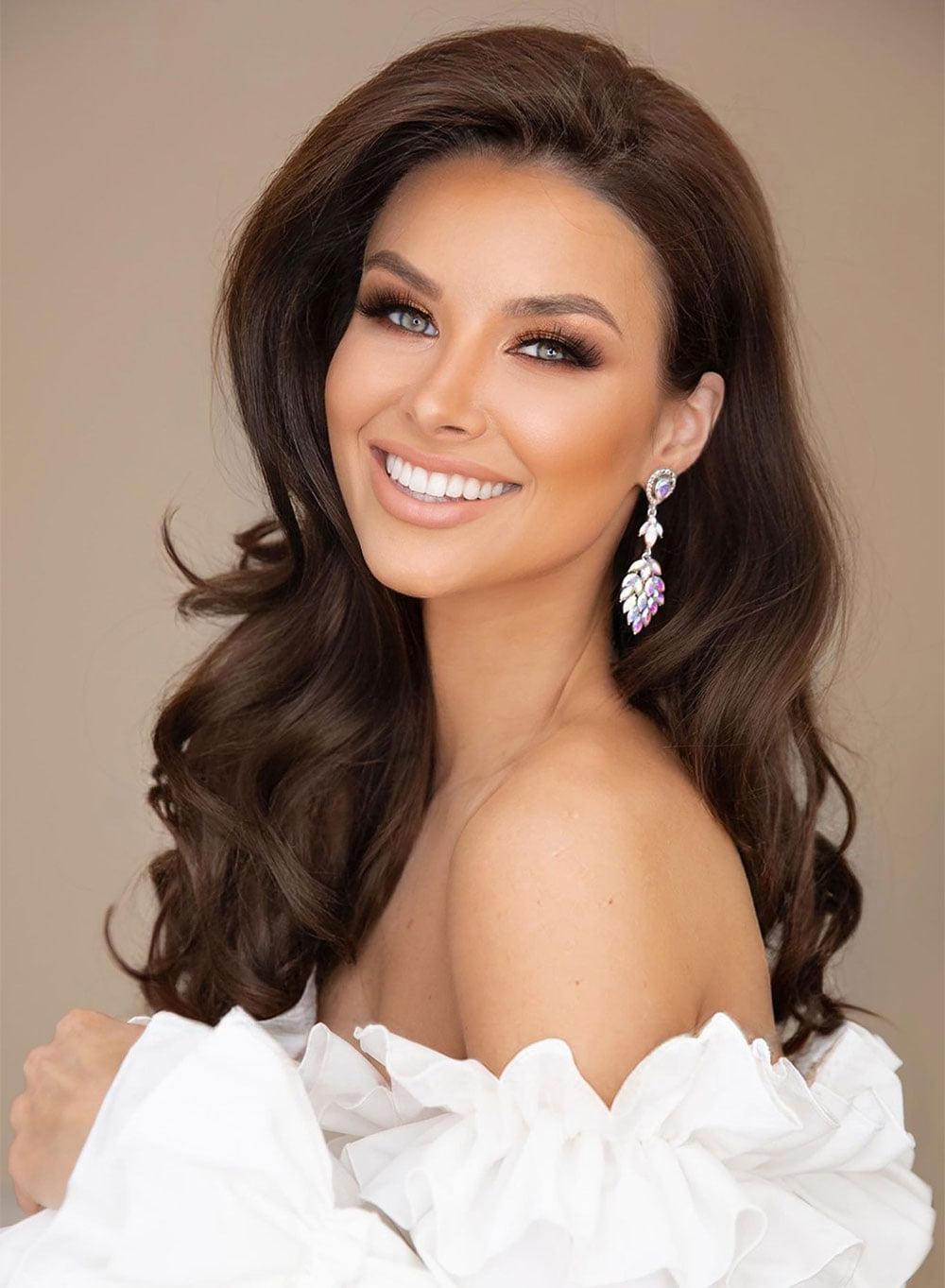 Năm nay nước Anh cũng gửi tới Hoa hậu Liên lục địa một ứng viên cực kỳ 'nặng ký' đó là người đẹp Romy Simpkins. Năm nay nước Anh cũng gửi tới Hoa hậu Liên lục địa một ứng viên cực kỳ 'nặng ký' đó là người đẹp Romy Simpkins.