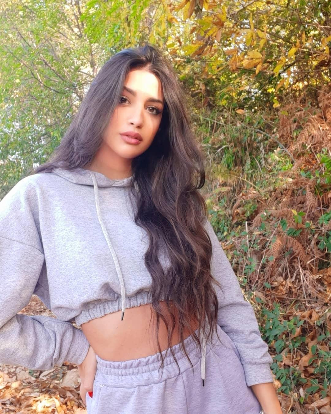 Federica Rizza sở hữu nhan sắc nóng bỏng, sắc sảo; được đánh giá là khá giống với các mỹ nhân Mỹ Latinh. Federica Rizza sở hữu nhan sắc nóng bỏng, sắc sảo; được đánh giá là khá giống với các mỹ nhân Mỹ Latinh.