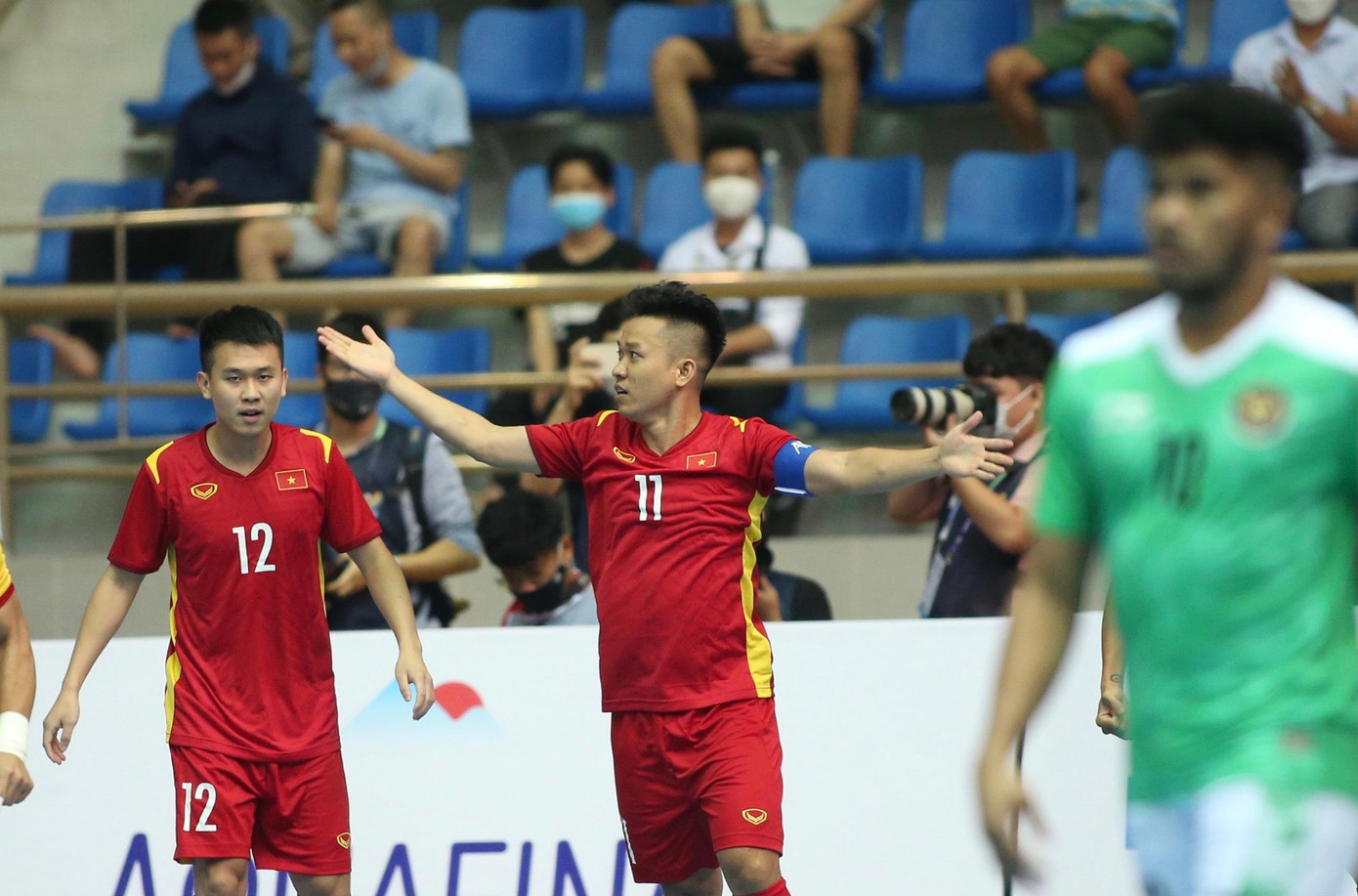 Đội tuyển futsal Việt Nam để vuột chiến thắng do phung phí cơ hội trước Indonesia (ảnh Văn Thoả) Đội tuyển futsal Việt Nam để vuột chiến thắng do phung phí cơ hội trước Indonesia (ảnh Văn Thoả)