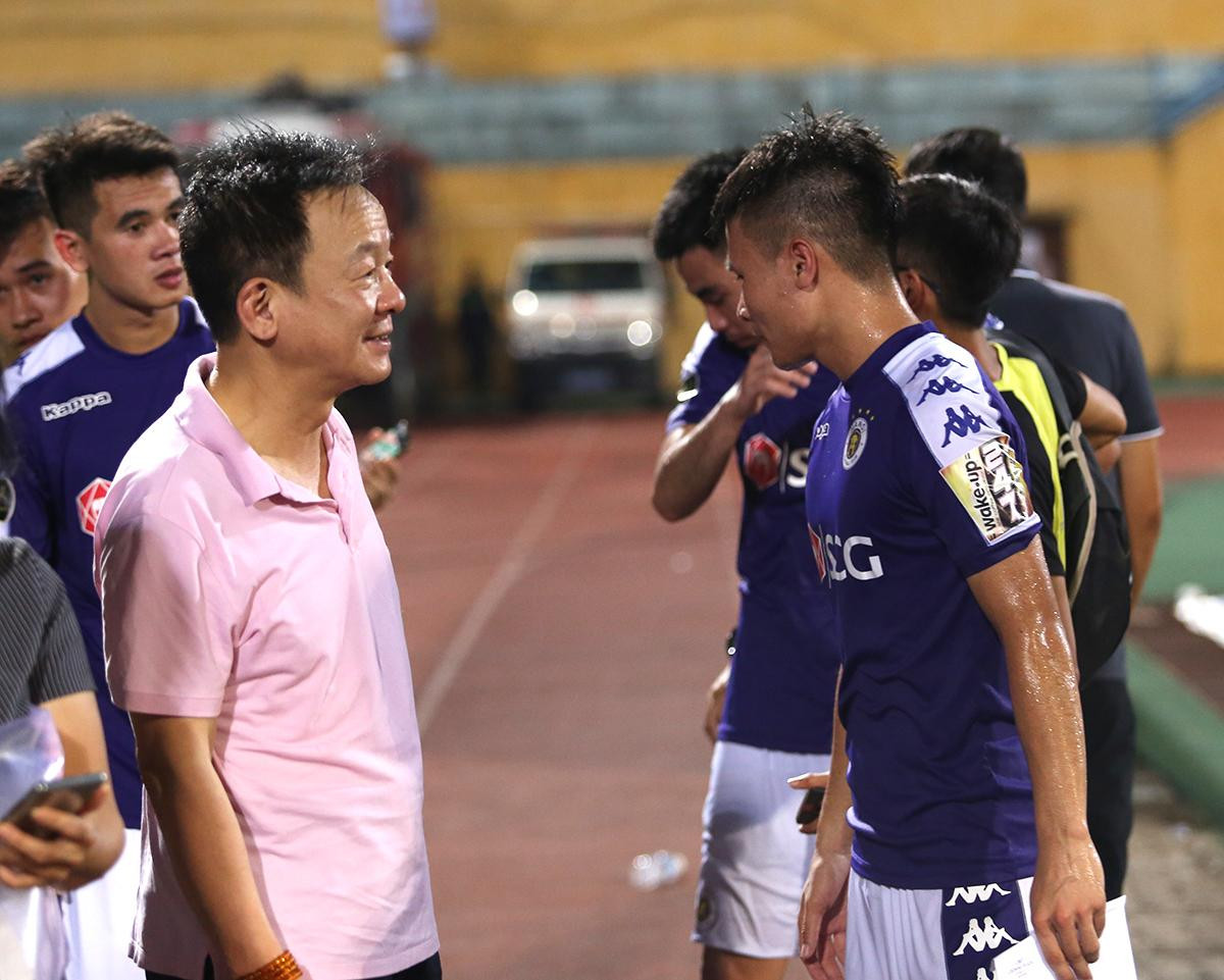 Quang Hải muốn chia tay CLB Hà Nội để ra nước ngoài thi đấu? Quang Hải muốn chia tay CLB Hà Nội để ra nước ngoài thi đấu?