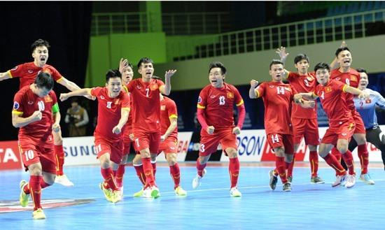 Đội tuyển futsal Việt Nam đón luồng gió mới từ HLV Diego Raul với đích ngắm lần 3 đoạt vé dự World Cup. Đội tuyển futsal Việt Nam đón luồng gió mới từ HLV Diego Raul với đích ngắm lần 3 đoạt vé dự World Cup.