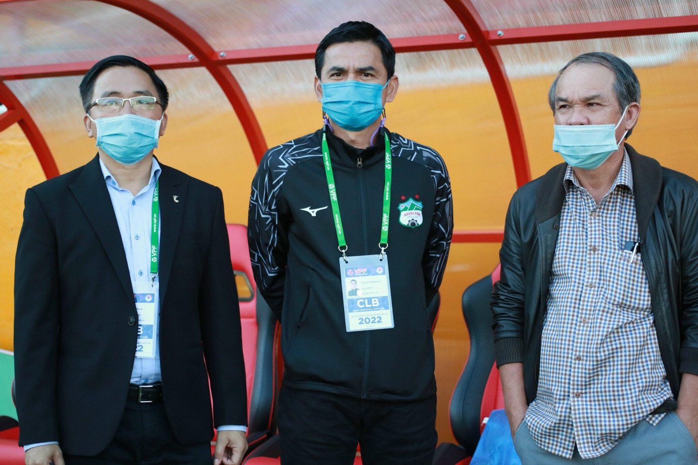 HLV Kiatisuk và các học trò vẫn chưa thể có chiến thắng đầu tay ở V-League 2022. (ảnh Hữu Phạm)