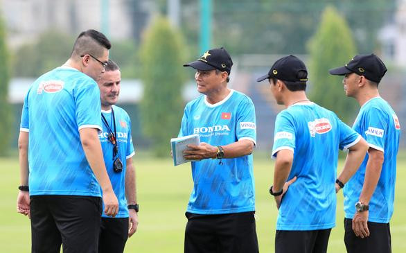 Đội tuyển bóng đá nữ nhận thưởng hơn 20 tỷ đồng vì chiến tích đoạt vé dự World Cup. (Ảnh Anh Đoàn)