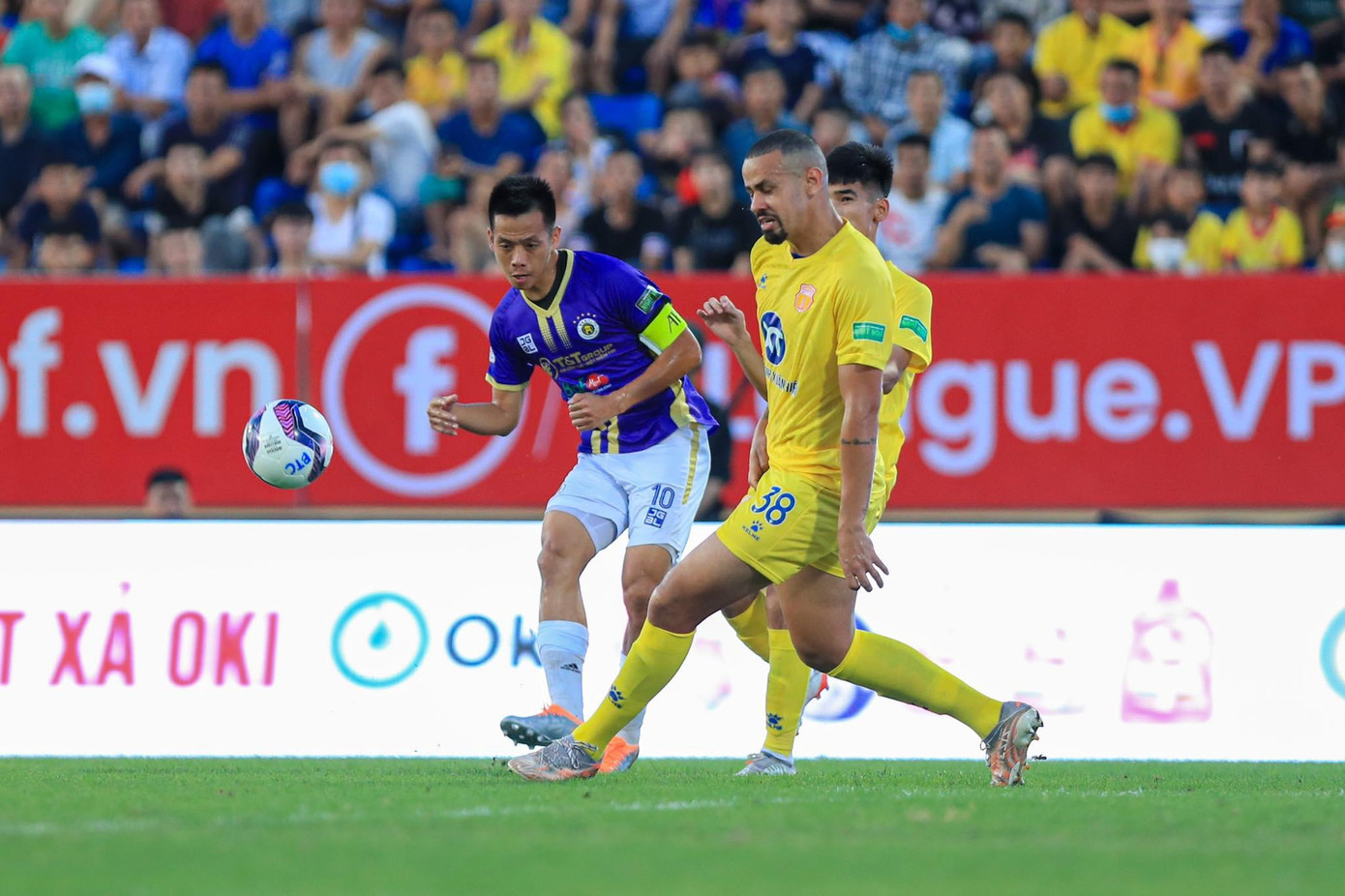 Nỗ lực của Văn Quyết không đủ giúp CLB Hà Nội giành trọn 3 điểm trước Nam Định. (ảnh Huỳnh Huỳnh)