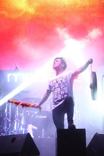 KOP đem đến phần trình diễn thực sự máu lửa và ấn tượng. KOP đem đến phần trình diễn thực sự máu lửa và ấn tượng