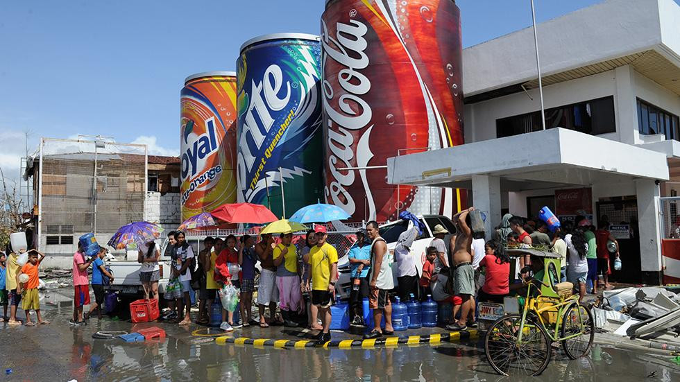 Người dân Philippines đang sống dựa vào nguồn thực phẩm do các tổ chức từ thiện hỗ trợ. Nhiều cơ quan, tổ chức trên thế giới đã chung tay để cứu trợ nước này 