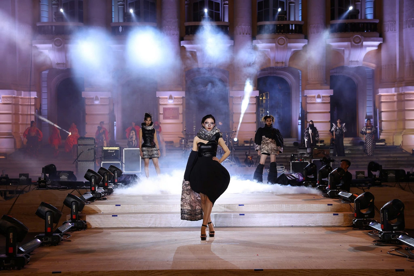 Mãn nhãn với màn trình diễn thời trang tại Rock &amp; Thời Trang “Hà Nội chốn đi về”