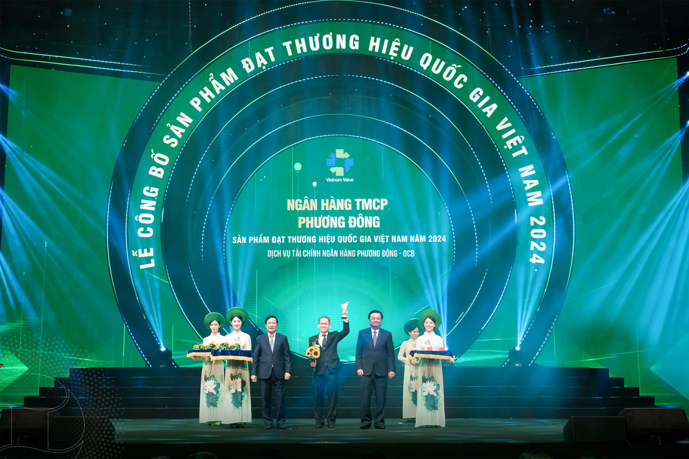 Ông Phạm Hồng Hải – Tổng Giám Đốc OCB đại diện nhận chứng nhận Thương hiệu Quốc gia 2024 Ông Phạm Hồng Hải – Tổng Giám Đốc OCB đại diện nhận chứng nhận Thương hiệu Quốc gia 2024