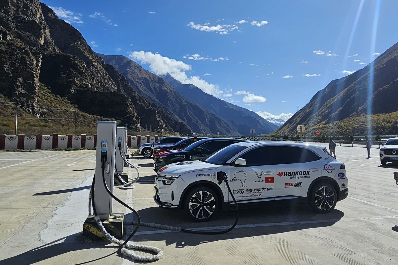 Việc sạc xe ở Trung Quốc không phải là vấn đề với đoàn VF 8.