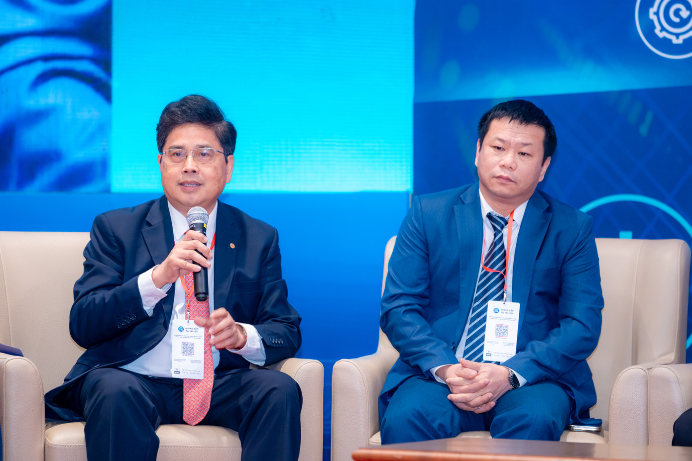 Phó Tổng EVN Võ Quang Lâm chia sẻ tại tọa đàm về hành trình chuyển đổi số của EVN