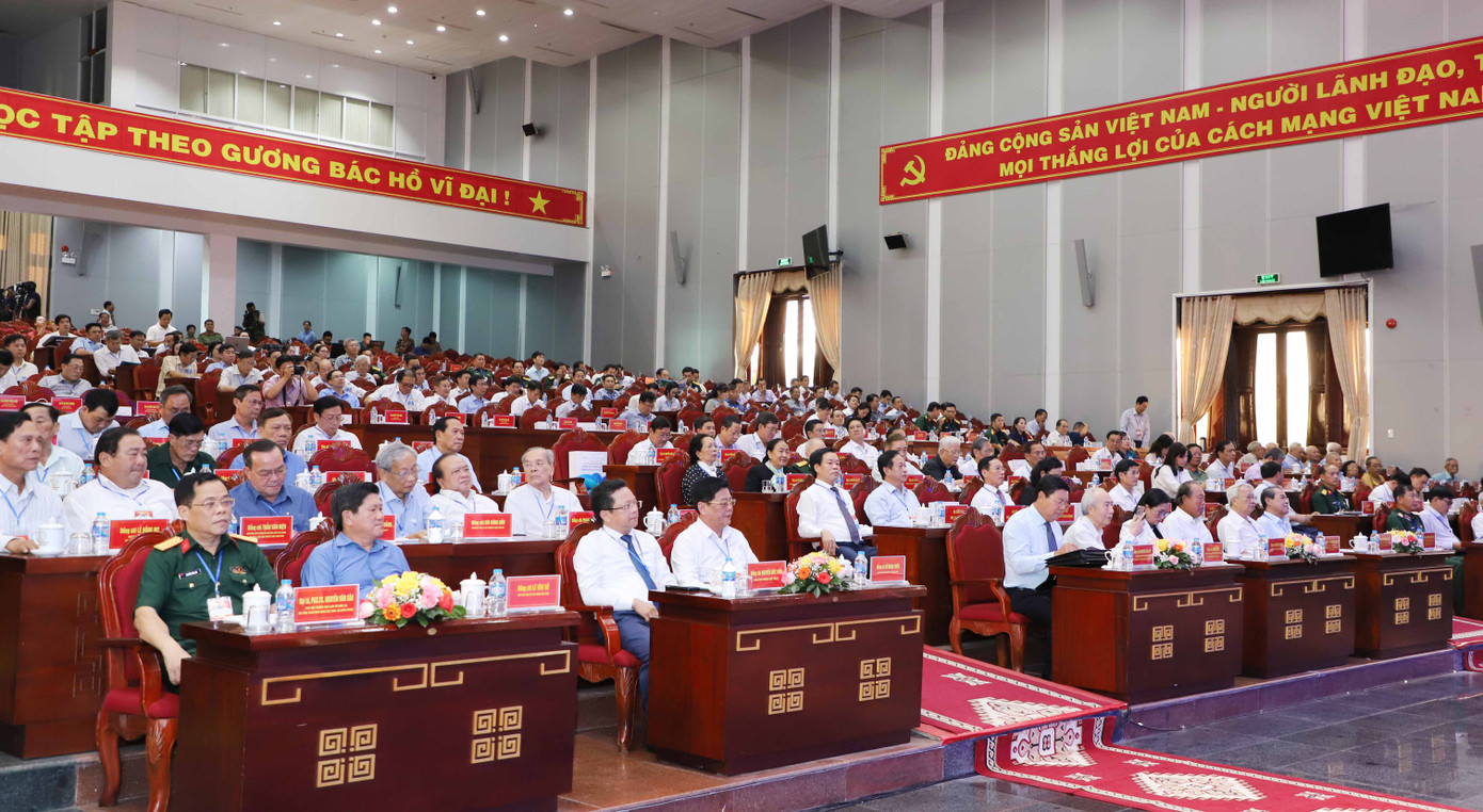 Quang cảnh buổi Hội thảo khoa học “200 ngày tập kết ra Bắc tại Cà Mau – tầm nhìn chiến lược và giá trị lịch sử”.