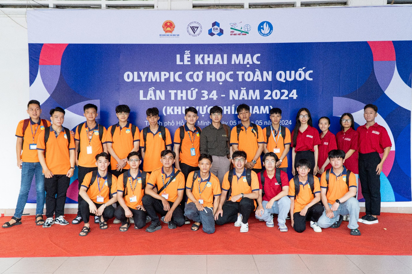Thầy Hồng Hiệu hướng dẫn và ôn luyện sinh viên đạt giải trong kỳ thi Olympic cơ học toàn quốc Thầy Hồng Hiệu hướng dẫn và ôn luyện sinh viên đạt giải trong kỳ thi Olympic cơ học toàn quốc
