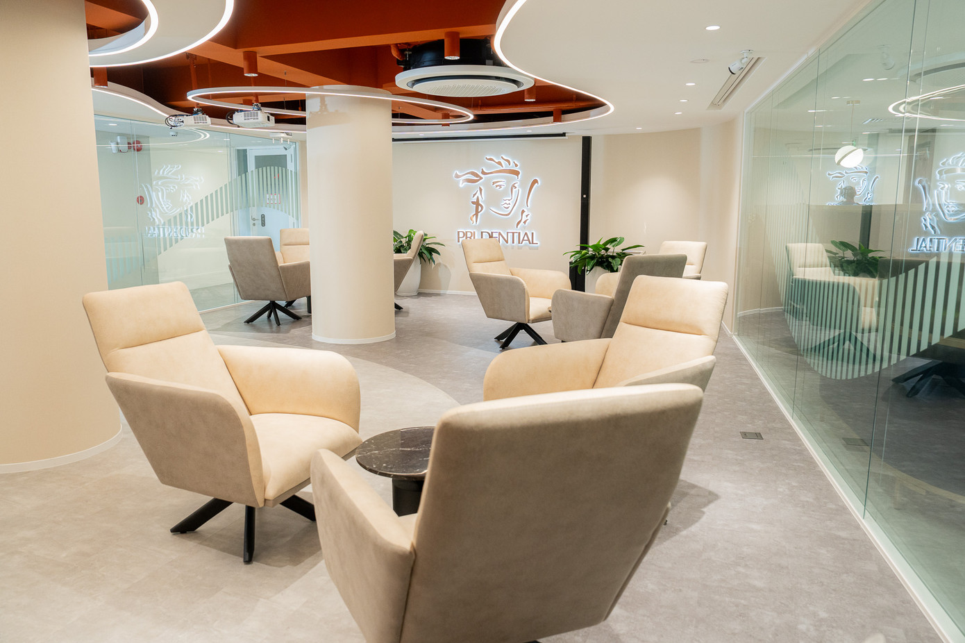 Không gian MDRT Lounge tại trung tâm chăm sóc khách hàng của Prudential, dành riêng cho đội ngũ MDRT để tiếp đón, trao đổi và tư vấn cho khách hàng (Nguồn: Prudential)